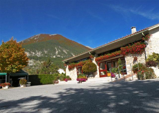 Albergo Ristorante Il Pescatore Villetta Barrea Exterior photo