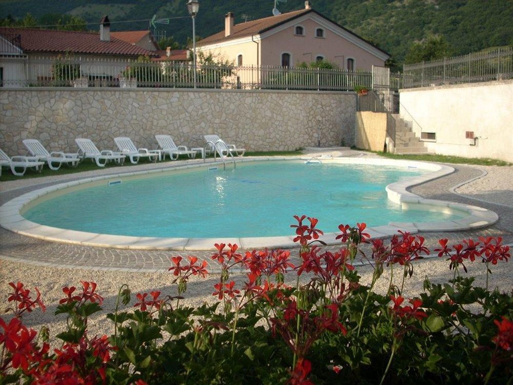 Albergo Ristorante Il Pescatore Villetta Barrea Exterior photo