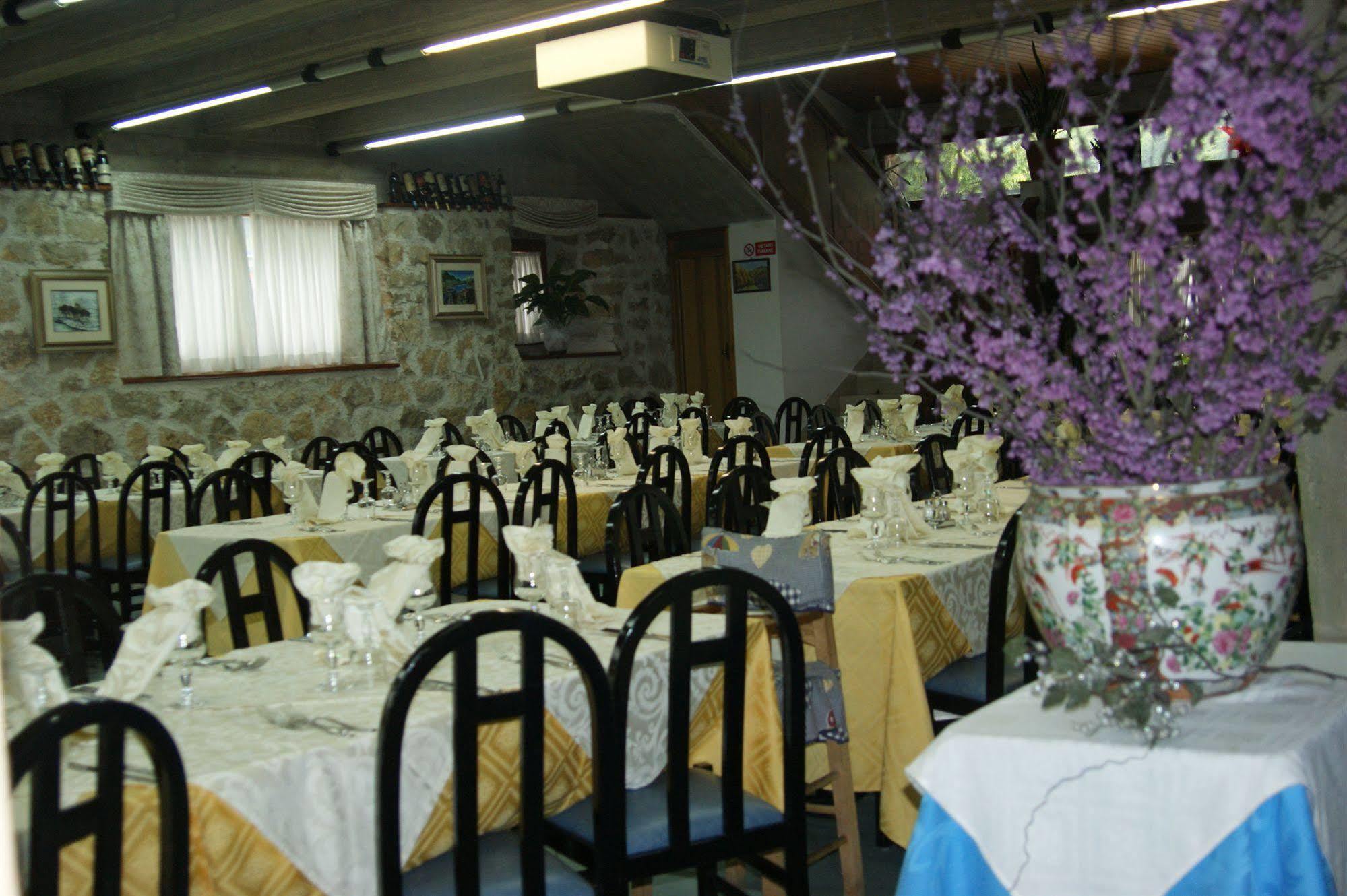 Albergo Ristorante Il Pescatore Villetta Barrea Exterior photo